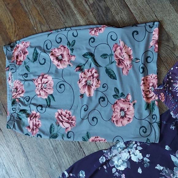 Skirts - Picture 3 of 9